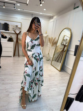 Cargar imagen en el visor de la galería, ANTÍOPE – Maxi vestido blanco con hojas tropicales