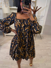Cargar imagen en el visor de la galería, ALONDRA - Vestido platino estampado hojas