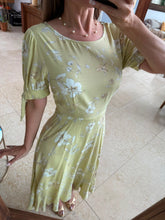 Cargar imagen en el visor de la galería, ANNALISE - Maxi vestido amarillo pastel estampado