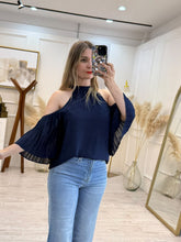 Cargar imagen en el visor de la galería, MARINA – Blusa azul marino halter de gasa