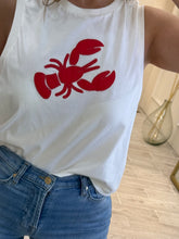 Cargar imagen en el visor de la galería, MARINA – Blusa blanca sin mangas con langosta roja