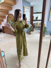 Cargar imagen en el visor de la galería, RIVKA - Maxi vestido verde
