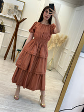 Cargar imagen en el visor de la galería, TOMASA - Maxi vestido ocre