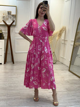 Cargar imagen en el visor de la galería, AIDA - Maxi vestido fucsia estampado