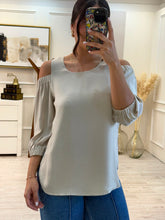 Cargar imagen en el visor de la galería, TRUE - Blusa avena