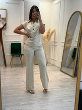Cargar imagen en el visor de la galería, KARNETT - Set blusa y pantalón beige
