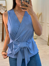 Cargar imagen en el visor de la galería, NUALA - Blusa azul sin mangas