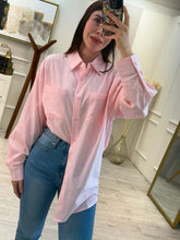 Cargar imagen en el visor de la galería, CORALINA - Camisa rosa pastel