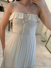 Cargar imagen en el visor de la galería, RUTH - Maxi vestido avena tirantes