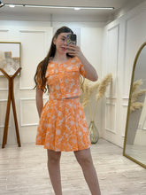 Cargar imagen en el visor de la galería, KATE - Set blusa y short naranja