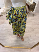 Cargar imagen en el visor de la galería, RUTH - Falda estampada café con verde