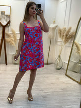 Cargar imagen en el visor de la galería, JOANA – Vestido corto fucsia floral de tirantes
