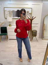Cargar imagen en el visor de la galería, YURI - Blusa roja manga larga