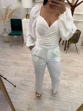 Cargar imagen en el visor de la galería, VICARIA - Set blusa y pantalón blanco