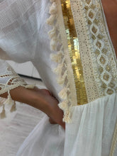 Cargar imagen en el visor de la galería, HANNA - Vestido midi blanco detalles beige