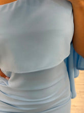 Cargar imagen en el visor de la galería, JADE - Vestido midi asimétrico azul claro