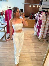 Cargar imagen en el visor de la galería, AERITH - Set blusa y pantalon hueso con camel
