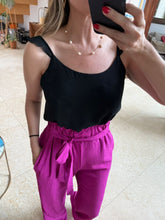 Cargar imagen en el visor de la galería, HAZELWOOD - Blusa negra