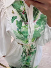 Cargar imagen en el visor de la galería, MAITE - Maxi vestido blanco estampado tropical