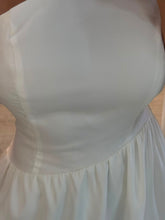 Cargar imagen en el visor de la galería, SHEILA - Maxi vestido asimetrico blanco