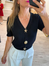 Cargar imagen en el visor de la galería, LOGAN - Blusa negra botones marinos