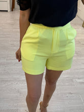 Cargar imagen en el visor de la galería, EDELMIRA - Short amarillo