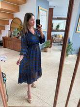 Cargar imagen en el visor de la galería, ESPERANZA - Maxi vestido estampado azul con café