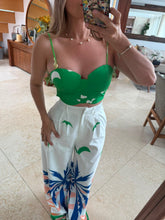 Cargar imagen en el visor de la galería, LORETTA - Set verde con blanco tropical