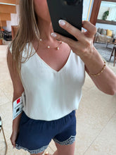 Cargar imagen en el visor de la galería, ZELDA - Blusa blanca