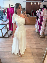 Cargar imagen en el visor de la galería, GAIA - Maxi vestido blanco asimétrico