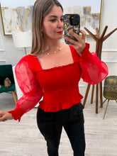 Cargar imagen en el visor de la galería, MARITZA - Blusa roja mangas transparencia