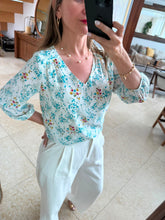 Cargar imagen en el visor de la galería, MARGA - Blusa blanca estampado floral