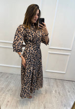 Cargar imagen en el visor de la galería, JULIANNE - Maxi vestido animal print