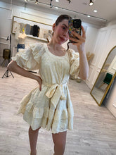 Cargar imagen en el visor de la galería, HONORINE - Vestido corto beige