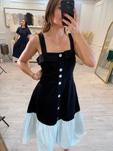 Cargar imagen en el visor de la galería, AYAKA - Vestido midi negro con blanco