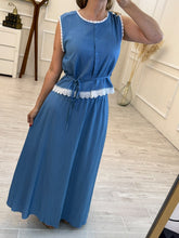 Cargar imagen en el visor de la galería, FREYA - Set blusa y falda azul