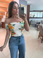 Cargar imagen en el visor de la galería, AISHA - Blusa naranjas