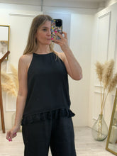 Cargar imagen en el visor de la galería, GIGI - Blusa negra tirantes