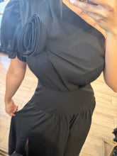 Cargar imagen en el visor de la galería, GAIA - Maxi vestido negro asimétrico