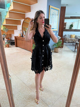Cargar imagen en el visor de la galería, LEONELLA - Vestido corto negro