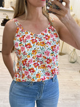 Cargar imagen en el visor de la galería, TIZIANA – Blusa de tirantes blanca con flores rojas y naranjas