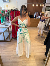 Cargar imagen en el visor de la galería, HAYDEE - Set pantalon y blusa blanco con verde