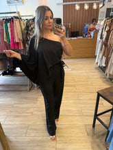 Cargar imagen en el visor de la galería, SARAHI - Palazzo negro asimétrico