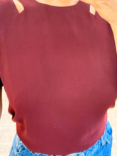 Cargar imagen en el visor de la galería, TEAGAN - Blusa rojo oscuro