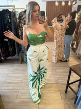 Cargar imagen en el visor de la galería, MILEY - Set pantalón y blusa verde con blanco