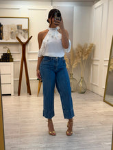 Cargar imagen en el visor de la galería, CORINNE - Blusa blanca olanes