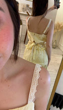 Cargar imagen en el visor de la galería, BIRDIE - Set blusa y falda amarillo