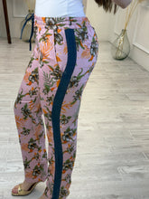 Cargar imagen en el visor de la galería, ARTEMISA - Pantalon rosa estampado tropical