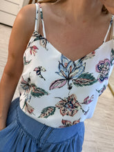 Cargar imagen en el visor de la galería, POLETTE - Blusa blanca tirantes estampada