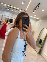 Cargar imagen en el visor de la galería, COSIMA - Maxi vestido blanco moñitos